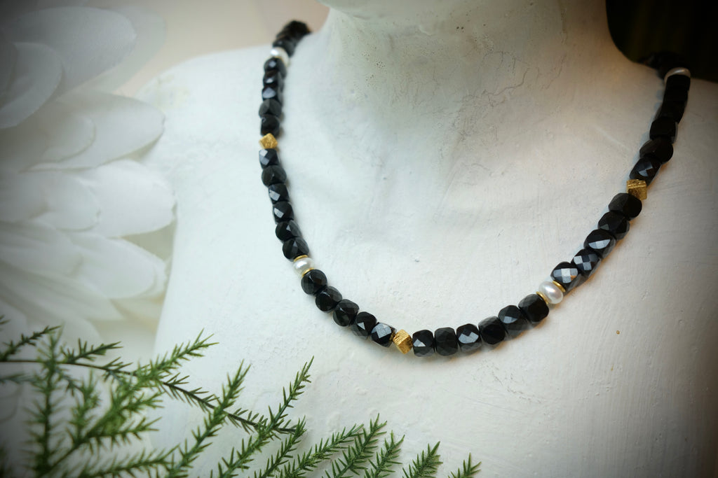 Collier „NOIR LUMIÈRE“