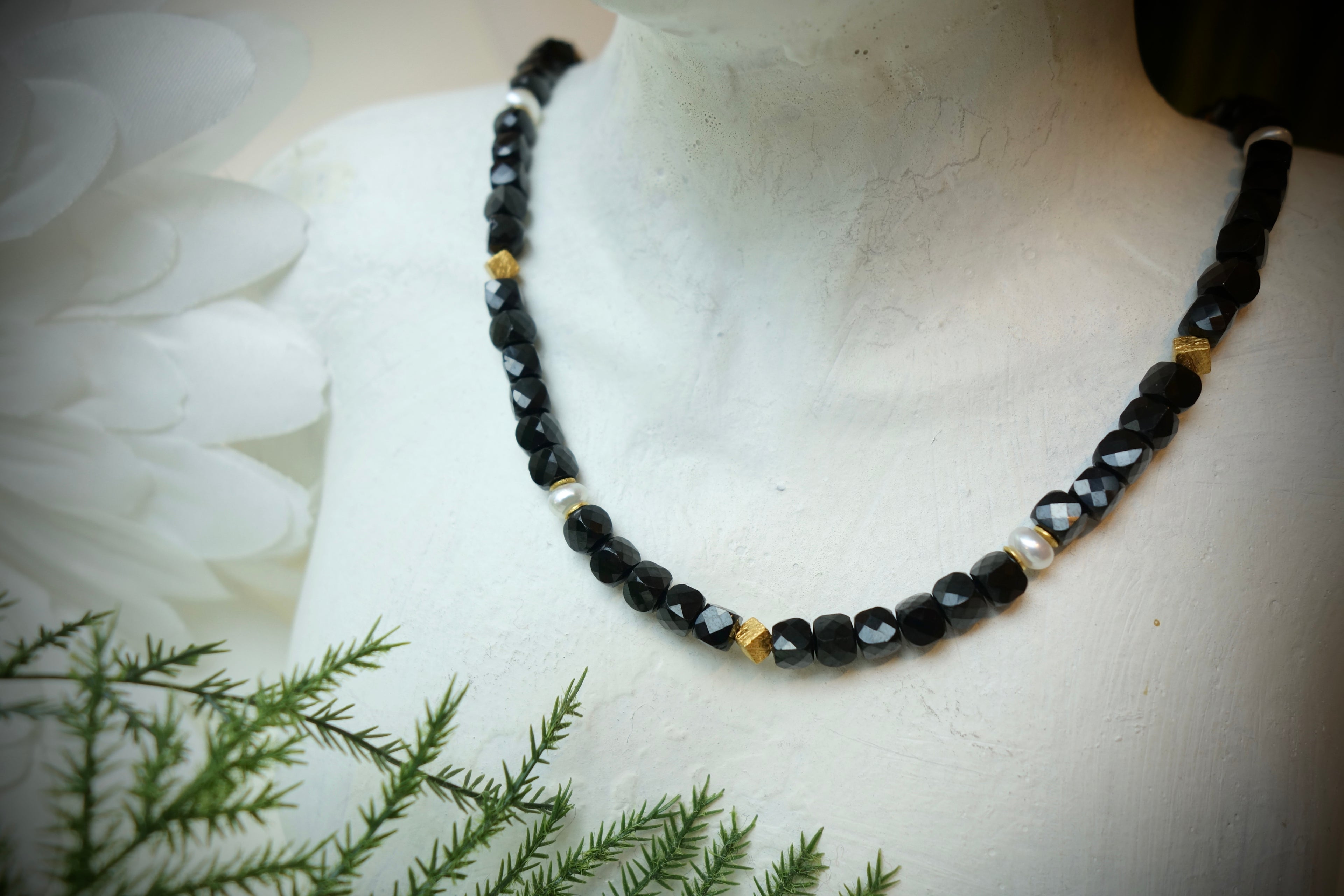 Collier „NOIR LUMIÈRE“