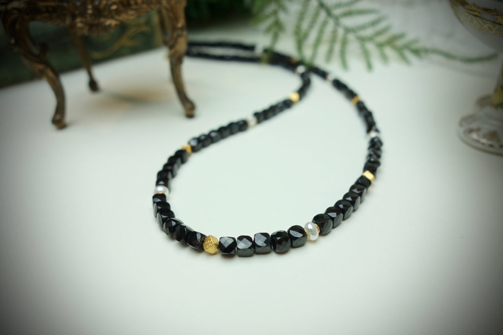 Collier „NOIR LUMIÈRE“
