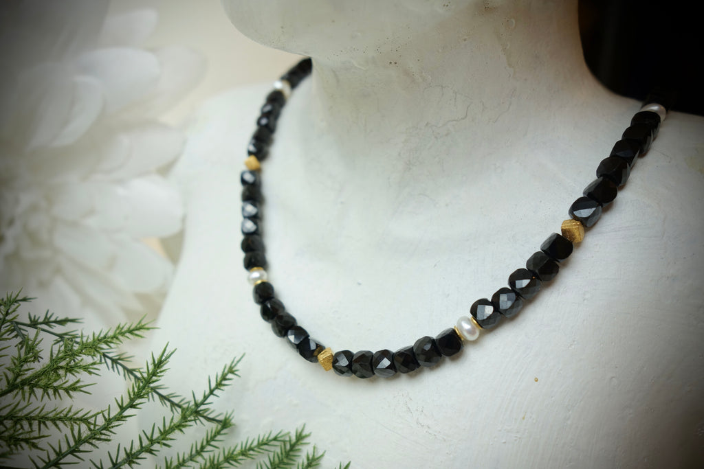 Collier „NOIR LUMIÈRE“