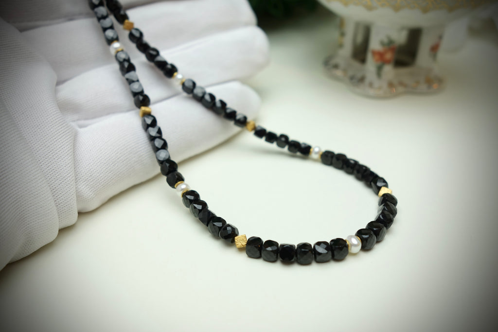 Collier „NOIR LUMIÈRE“