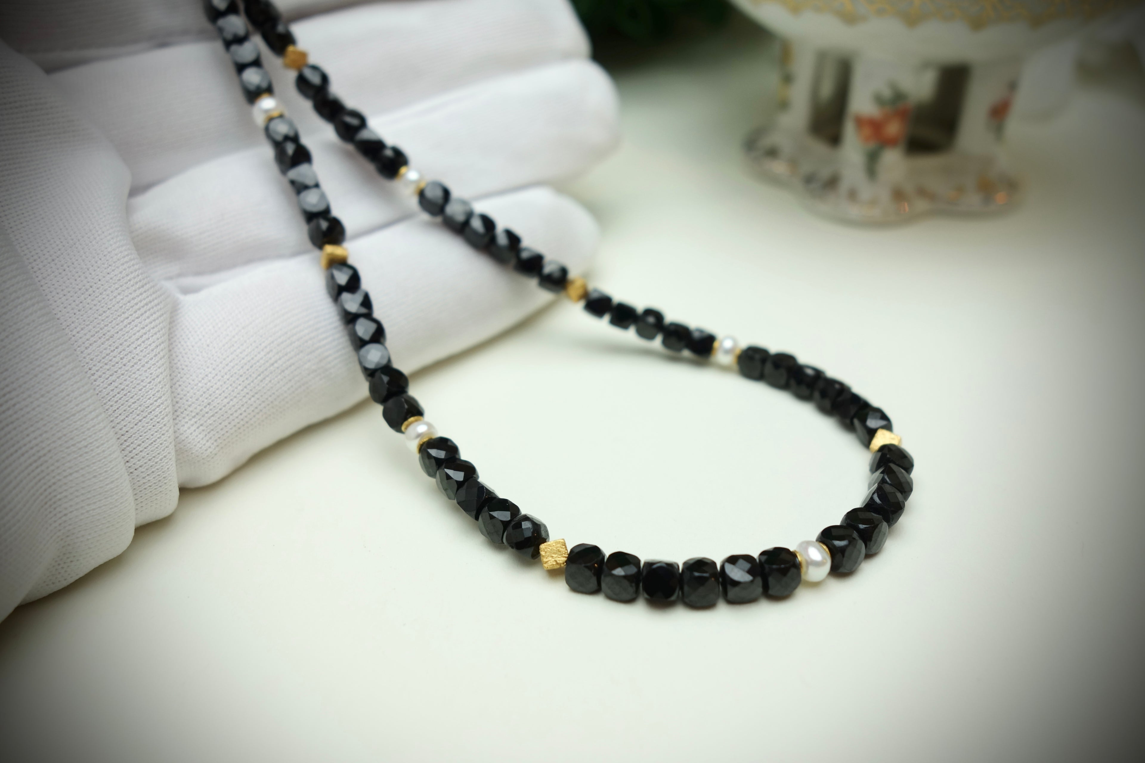 Collier „NOIR LUMIÈRE“