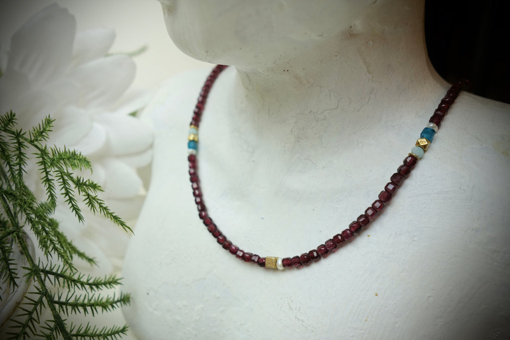 Collier „VELORA“