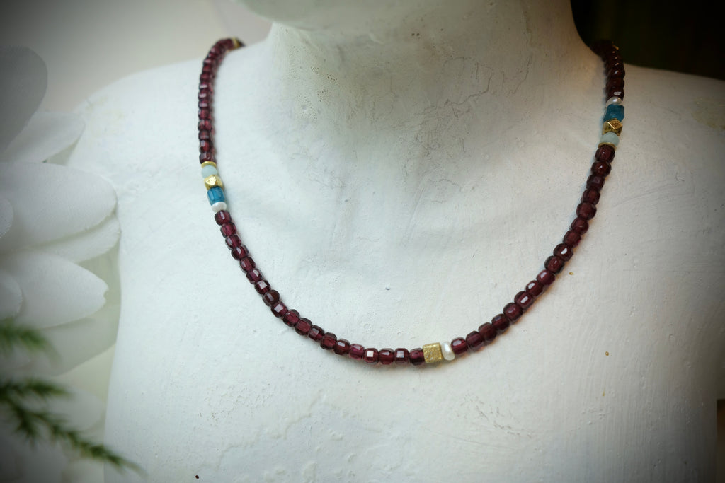 Collier „VELORA“